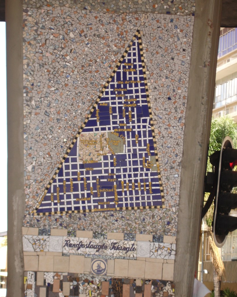 Randjeslaagte mural under End Street bridge