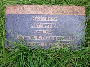 Piet Retief grave stone