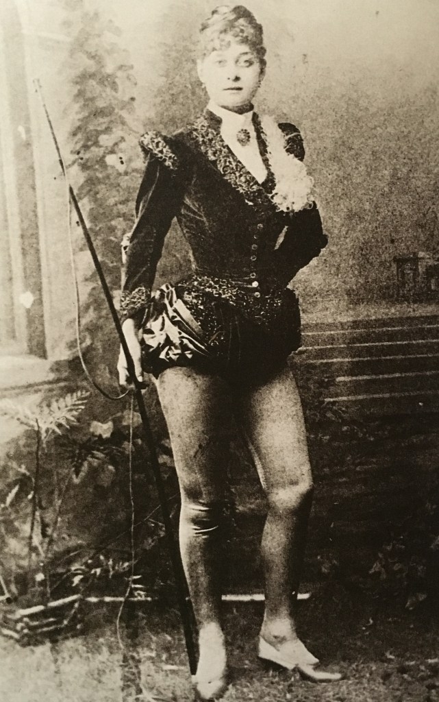 Fillis Circus - Rose Bell